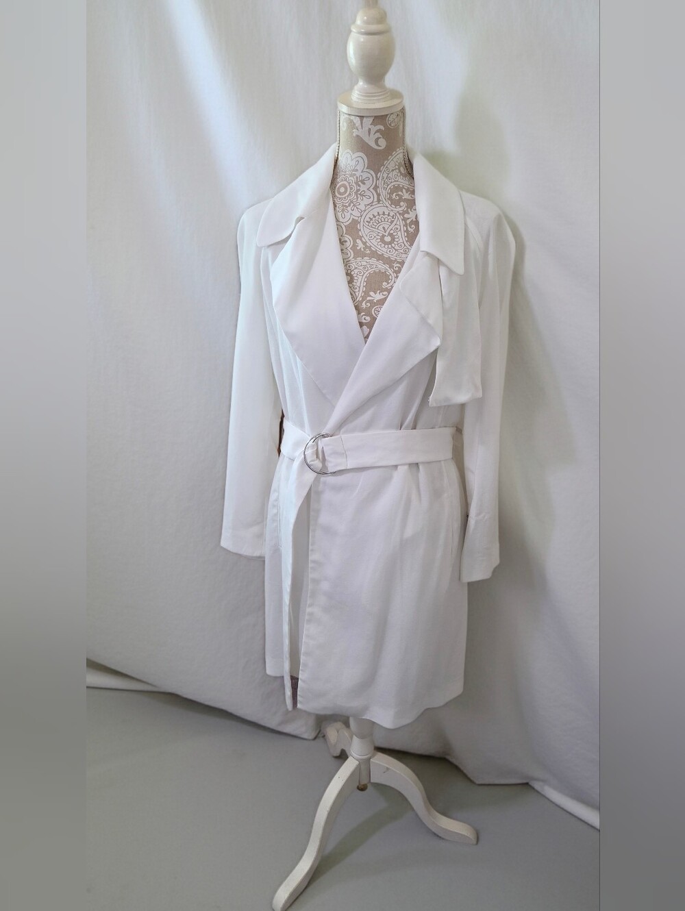 Zara Loose Fit White Trench Coat Size M